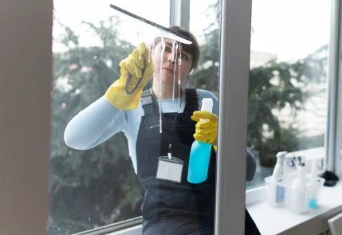Nettoyage de vitres intérieures et extérieures à Callac